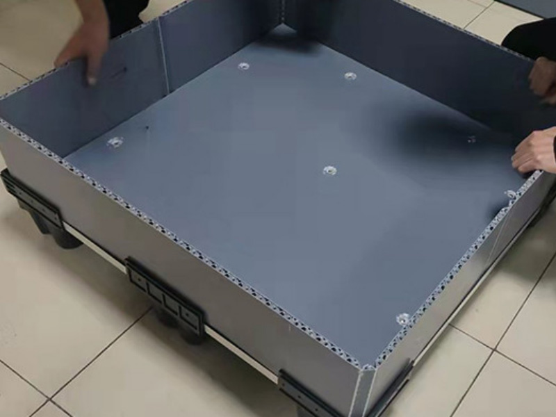 Innovativ ekstruderingslinje til plastikhonningkagepaneler